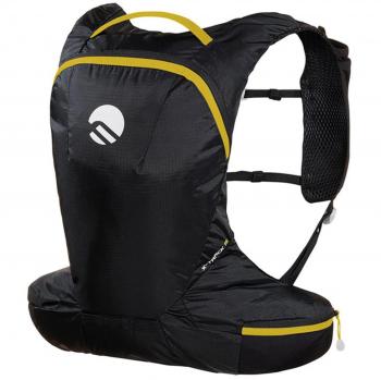 Mochila Ferrino X-Track 15L negra y amarilla, capacidad de 15 litros, diseño ligero y compacto, fabricada con materiales resistentes al agua, incluye sistema de ventilación en la espalda, correas ajustables y múltiples