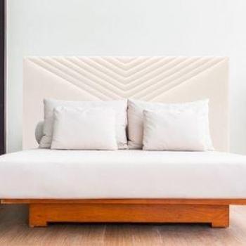 Cabecero de Tela Beige con Diseño de Líneas y Relleno de Guata 150 cm