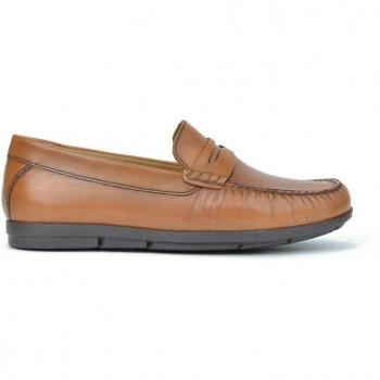 Mocasines de piel para hombre en color marrón con detalle de costuras elegantes