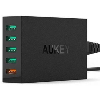 AUKEY - Cargador de Escritorio con 4 puertos USB + 1 de Carga Rapida de Tecnología Quick Charge 2.0. Negro