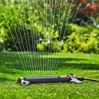 Aspersor Oscilante Gardena AquaZoom M - Riego Eficiente hasta 250 m²