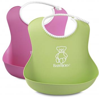 BabyBjörn 046201 - Pack de 2 baberos blandos, color rosa y verde