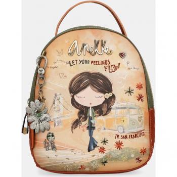Mochila mini Anekke Peace & Love Camel - Ideal para llevar tus objetos personales con estilo y comodidad