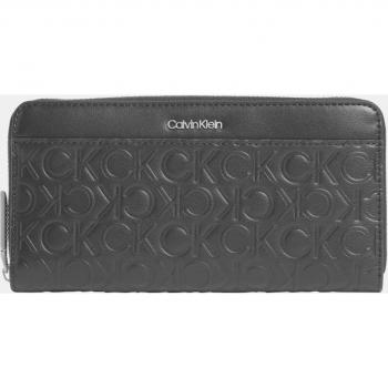 Calvin Klein - Cartera grande en negro con grabado monograma