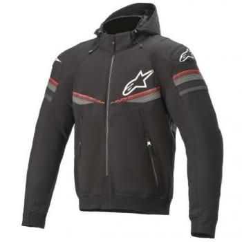 Chaqueta con capucha de Moto Alpinestars Sector V2 Tech Negro-Rojo, características: material resistente al desgaste, forro interior suave, capucha ajustable, cierres de cremallera en los bolsillos, diseño ergon