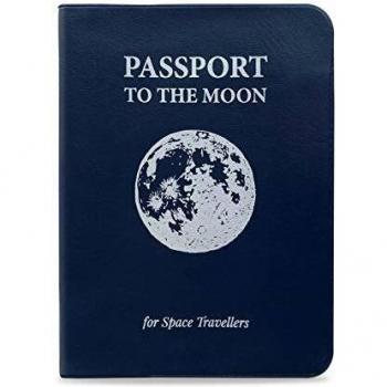 Designer Souvenirs | Funda para Pasaporte para Mujer y Hombre | Ideal para Viajes | con Bolsillos Interiores para Otros Documentos o Tarjetas | Portadocumentos Hecho de PU | Colección Cosmic Lovers