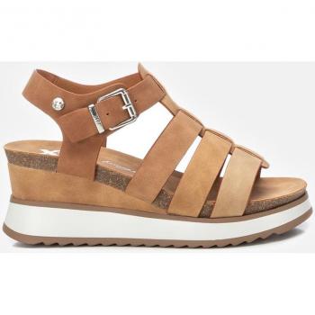 Sandalia de mujer Xti 142826 camel con hebilla