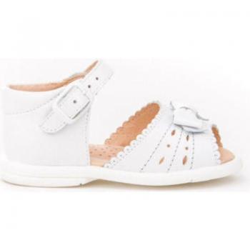 Sandalia de Niña Angelitos 924 Blanco, características: diseño cómodo y ligero, material sintético, suela antideslizante, cierre con hebilla ajustable, ideal para uso diario y actividades al aire libre