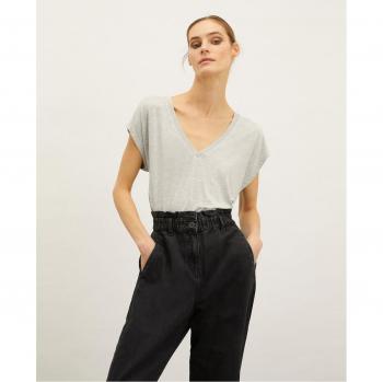 Camiseta de mujer con cuello de pico y manga corta