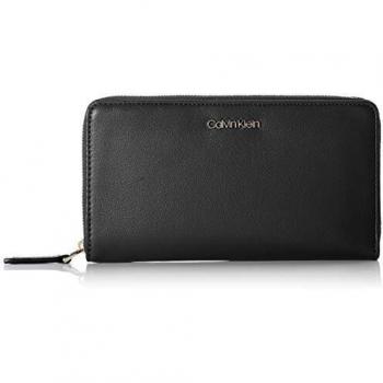 Cartera grande Calvin Klein con cremallera en color negro.