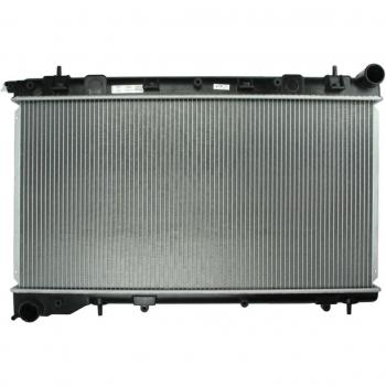 Radiador de refrigeración del motor NISSENS 67726, compatible con vehículos, fabricado en aluminio y plástico, diseñado para un óptimo flujo de aire y eficiencia térmica, incluye conectores y soportes para fácil instalación