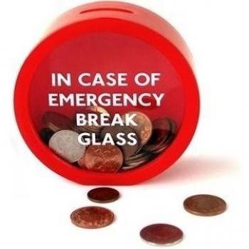 SUCK UK SK BREAKGLASS1 - Hucha de plástico para emergencias, 12 x 12 x 5 cm