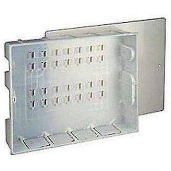 Caja Colectora de Plástico Giacomini 670x300x90mm R595CY001 con Intereje de 35mm