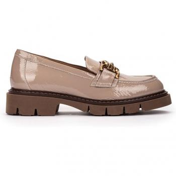 Mocasines de charol en color nude modelo BRUSELAS