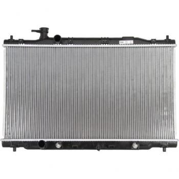 Radiador de refrigeración del motor NISSENS 68139 con características de alta eficiencia, diseño optimizado para un mejor flujo de aire, fabricado en materiales duraderos y resistentes a la corrosión, compatible con múltiples modelos de vehículos