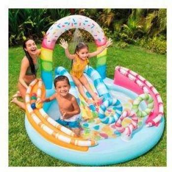 Centro de juegos hinchable Intex Candy Zone con pulverizador, tobogán y pelotas, para niños mayores de 2 años, capacidad 162 litros, medidas 170x168x122 cm, incluye parche de