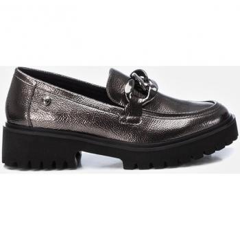 Mocasines de mujer XTI 143205 negros de material vegano con hebilla decorativa