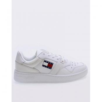 Sleek White Sneakers with Eco-Friendly Twist - EU38/US8