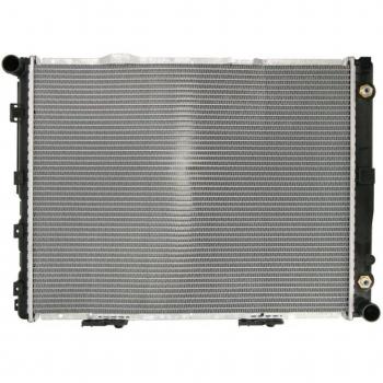 Radiador NISSENS 62695A para refrigeración del motor, compatible con varios modelos de vehículos, fabricado con materiales de alta calidad, diseño optimizado para una eficiente transferencia de calor, fácil instalación y ajuste preciso