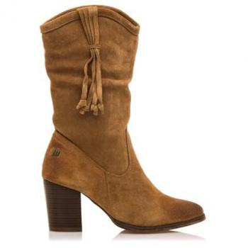 Botas altas de mujer Mustang en piel de serraje con detalle de flecos, modelo Jolie 59854, color marrón, con cierre de cremallera y tipo de puntera redonda, caña alta, interior de piel, tac