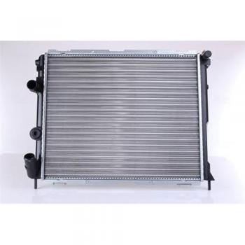 Radiador de refrigeración del motor NISSENS 63886 con características de alta eficiencia, fabricado en aluminio, diseño optimizado para un mejor flujo de aire, compatible con múltiples modelos de vehículos y fácil instalación