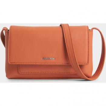Calvin Klein - Bandolera pequeña en naranja con solapa