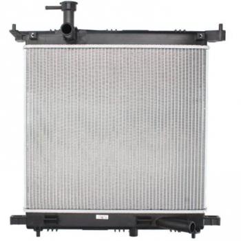 Radiador de refrigeración del motor NISSENS 606138, compatible con vehículos, fabricado en aluminio y plástico, diseño eficiente para una óptima disipación de calor, incluye conexiones para mangueras y orificios para montaje