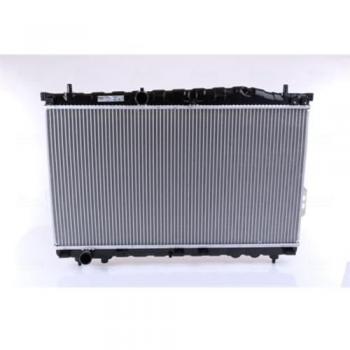 Radiador de refrigeración del motor NISSENS 67032, fabricado por Nissens, diseñado para vehículos, con alta eficiencia en la transferencia de calor, construcción robusta para resistencia a la corrosión y larga duración, fácil instalación y