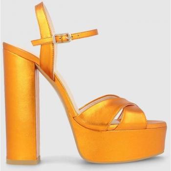 Sandalias con plataformas de mujer en piel metalizada de color naranja