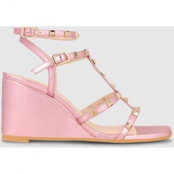 Lodi - Sandalias de cuña alta de mujer en piel metalizada color rosa con detalle de tachas en tiras