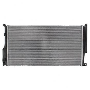 Radiador de refrigeración del motor VALEO 735612, diseñado para optimizar la temperatura del motor, fabricado con materiales de alta calidad para asegurar durabilidad y eficiencia en el sistema de refrigeración
