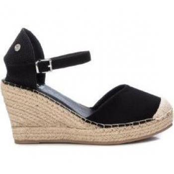 Sandalia de mujer Xti 142382 camel con hebilla