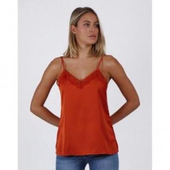 Camiseta Puntilla Cruzada rojo con Detalle de Tirante - Modelo Exclusivo para Mujer