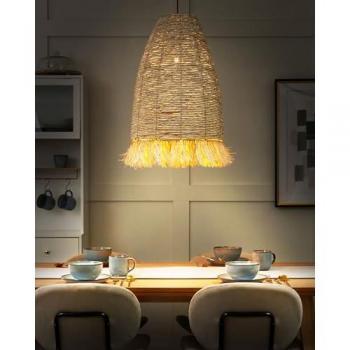 Lámpara colgante boho natural Tutong con pantalla de cáscara de maíz y base de hierro, flecos de algas marinas
