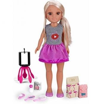 Nancy - Un Día como Youtuber, muñeca con accesorios de belleza, cajas para hacer unboxings, un trípode soporte para el móvil y una App segura para hacer videos para niños, FAMOSA