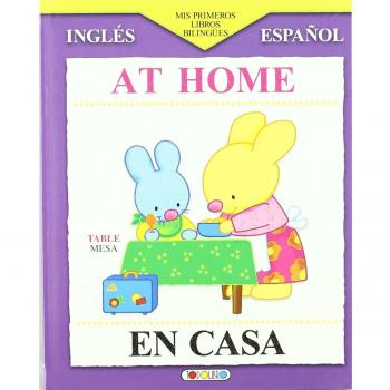 En casa/At home