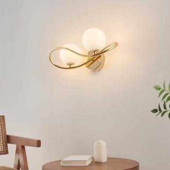 Aplique de pared dorado con diseño moderno y doble vidrio blanco 38x16x37 cm