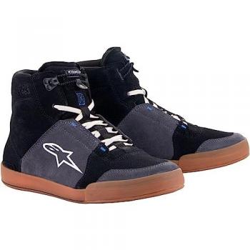 Alpinestars Zapatillas de Moto Chrome Negro-Azul, características: diseño moderno, material sintético resistente, suela antideslizante, refuerzos en áreas clave para mayor protección, sistema de cierre con cordones y ajuste seguro