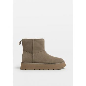 Stradivarius Flat Leather Ankle Boots with Faux Fur in Grey