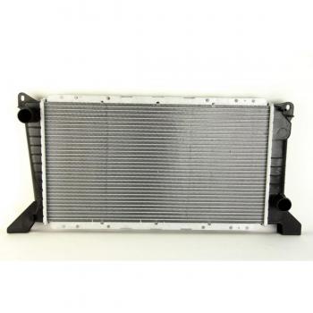 Radiador NISSENS 62241A para refrigeración del motor, fabricado en aluminio con alta eficiencia térmica, diseño optimizado para un flujo de aire mejorado, compatible con múltiples modelos de vehículos, fácil instalación y durabilidad garantizada