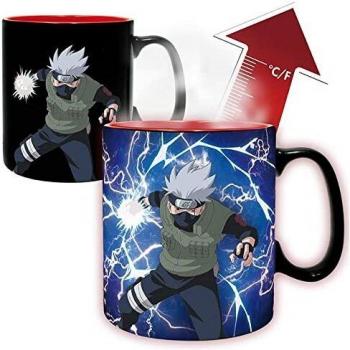Naruto Shippuden - Taza de efecto térmico Kakashi/Itachi negra impresa en cerámica, capacidad aproximada de 460 ml, en caja de regalo.