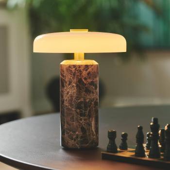 Lámpara de mesa LED recargable Trip, marrón/blanco, mármol y vidrio, IP44