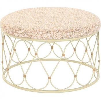 Mesa de café con estructura de metal y superficie de ratán natural