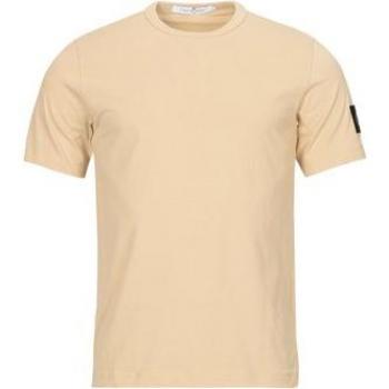 Camiseta Calvin Klein Jeans BADGE REGULAR TEE para hombre, manga corta, color beige, talla L