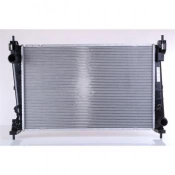 Radiador de refrigeración del motor NISSENS 630755, compatible con diversas marcas y modelos, fabricado en aluminio para una mejor conductividad térmica, diseño optimizado para un flujo de aire eficiente, resistente a la corrosión y al