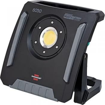 Foco híbrido LED 6050 MH con toma de corriente + MULTI BATTERY SYSTEM, compatible con baterías de 18V (IP65)
