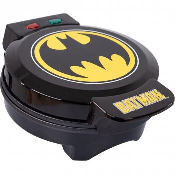 Uncanny Brands Batman Waffle Maker - Classic Logo DC Comics Non-Stick Electric Waffle Iron with European Plug - Easy to Clean Kitchen Appliance