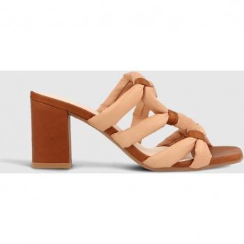 Sandalia Loris en piel combinada en tonos nude y marrón con tiras tubulares entrelazadas - ¡Ideal para lucir elegante y a la moda!