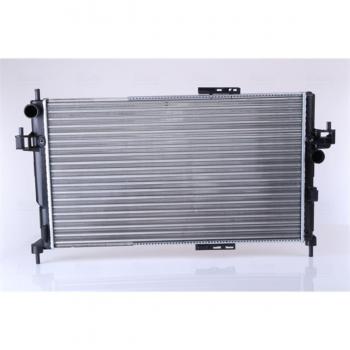 Radiador NISSENS 63009A para refrigeración del motor, con características de alta eficiencia térmica, diseño optimizado para un flujo de aire mejorado, fabricado con materiales duraderos y resistentes a la corrosión, compatible con múltiples