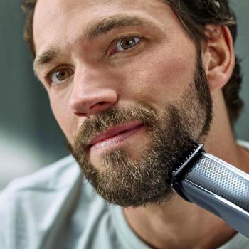 Philips Beardtrimmer Series 5000 BT5502/15 Cortabarba con Cuchillas de Acero Inoxidable, 40 Posiciones de Largo Ajustables, Uso con o sin Cable, Incluye Pe